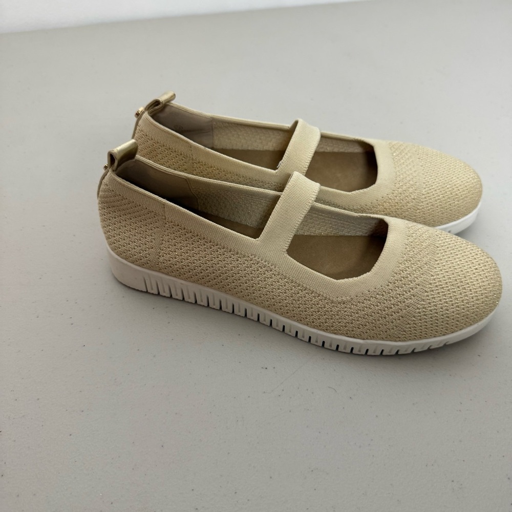 Taryn Rose Cream‎ Textured Flats